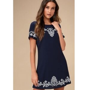 LULU'S TALE TO TELL BLUE WITH WHITE EMBROIDERY SHORT SLEEVE MINI SHIFT DRESS XS